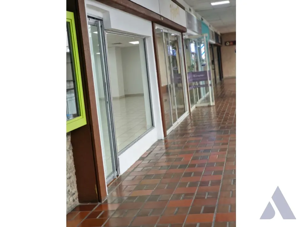 Alquilo local remodelado 40+45m2 Galerias Prados del Este 8561 - 8