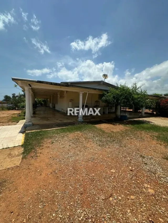 Terreno y Casa en Venta en Puerto Piritu - 3