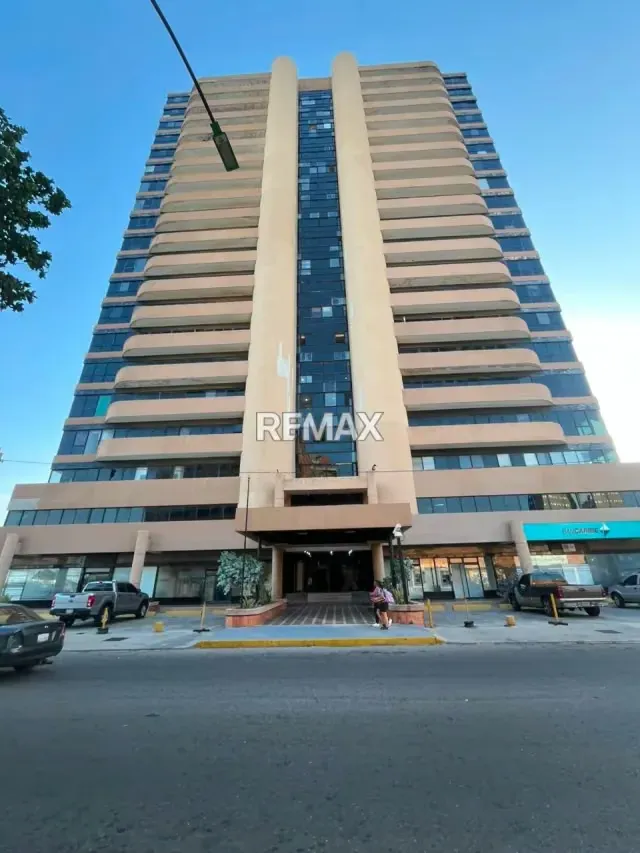 SE ALQUILA DE OFICINAS TORRE ENPRESARIAL CLARET