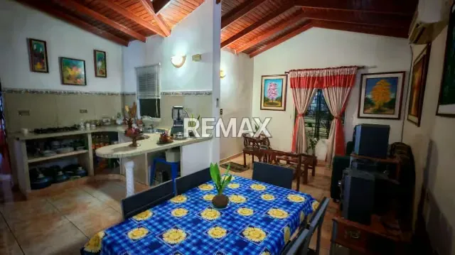 Se Vende Casa en Urbanización Flamboyan - 3