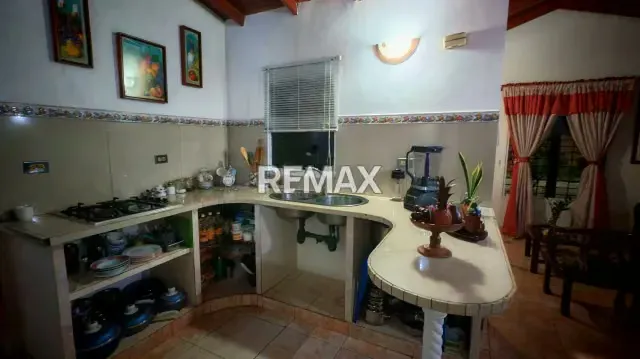 Se Vende Casa en Urbanización Flamboyan - 5