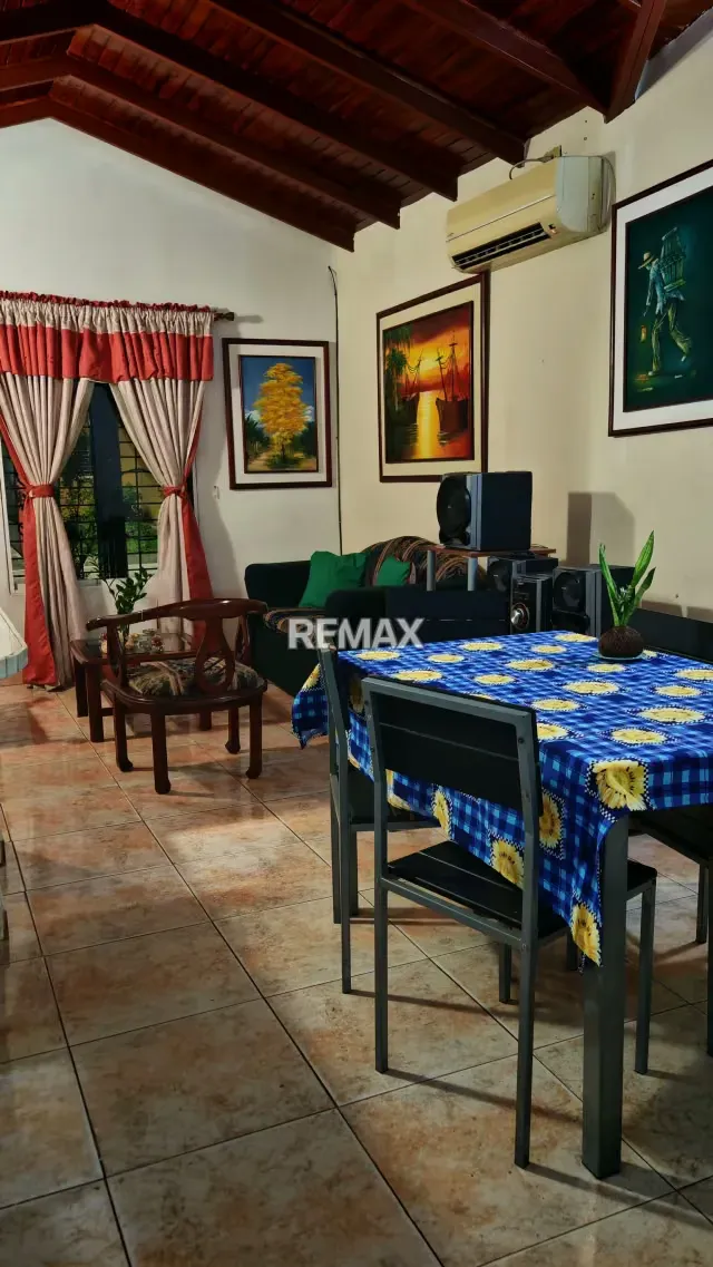 Se Vende Casa en Urbanización Flamboyan - 10