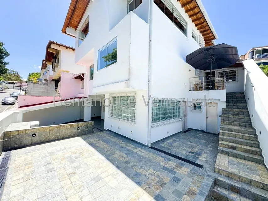 Casa (Multipes Niveles) en Venta en Prados del Este, Distrito Metropolitano - 2