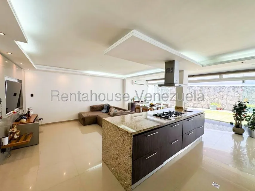 Casa (Multipes Niveles) en Venta en Prados del Este, Distrito Metropolitano - 16