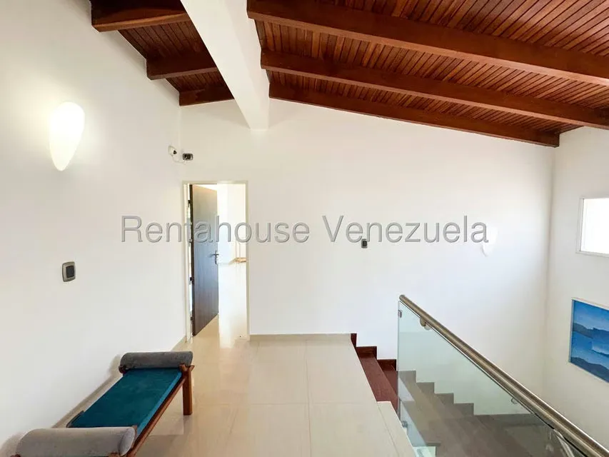Casa (Multipes Niveles) en Venta en Prados del Este, Distrito Metropolitano - 32