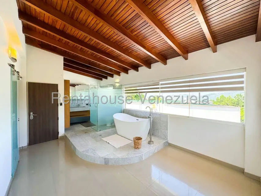 Casa (Multipes Niveles) en Venta en Prados del Este, Distrito Metropolitano - 43