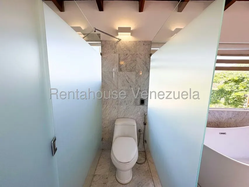 Casa (Multipes Niveles) en Venta en Prados del Este, Distrito Metropolitano - 48
