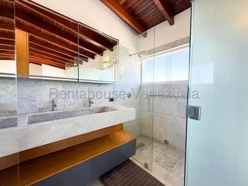 Casa (Multipes Niveles) en Venta en Prados del Este, Distrito Metropolitano - 50