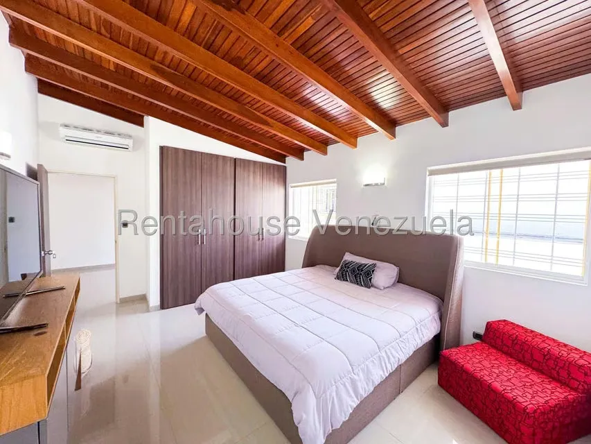 Casa (Multipes Niveles) en Venta en Prados del Este, Distrito Metropolitano - 55