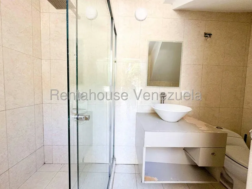 Casa (Multipes Niveles) en Venta en Prados del Este, Distrito Metropolitano - 74