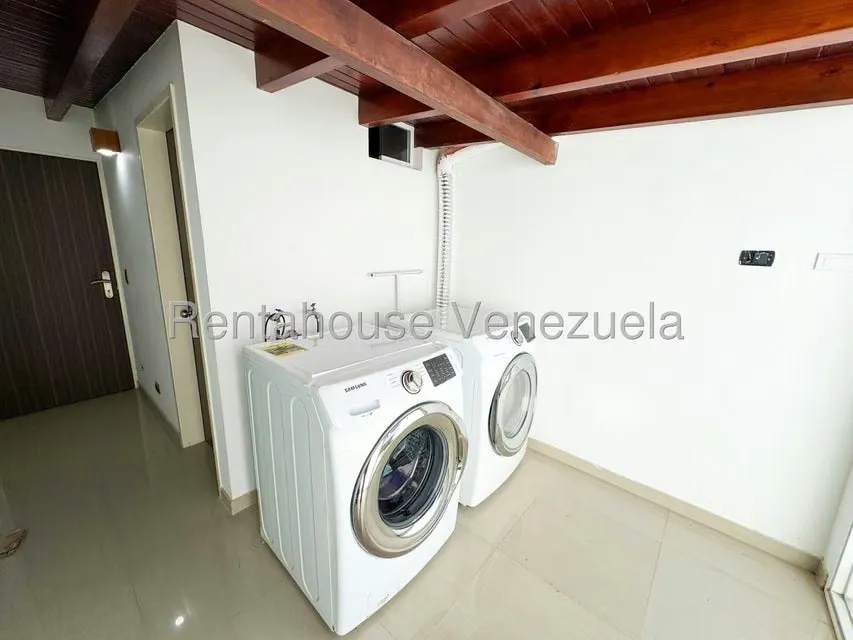 Casa (Multipes Niveles) en Venta en Prados del Este, Distrito Metropolitano - 82