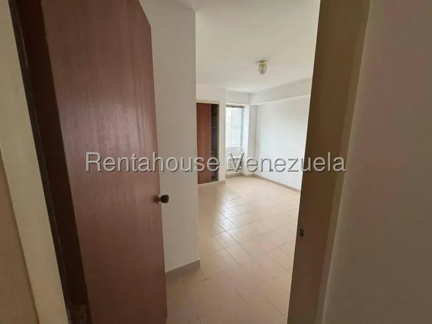 Apartamento (1 Nivel) en Alquiler en Prados del Este, Distrito Metropolitano - 13