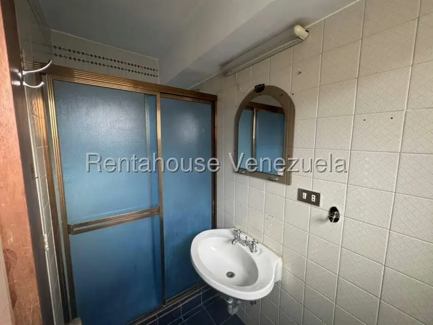 Apartamento (1 Nivel) en Alquiler en Prados del Este, Distrito Metropolitano - 14