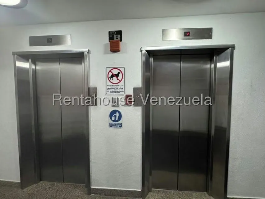 Apartamento (1 Nivel) en Alquiler en Prados del Este, Distrito Metropolitano - 4