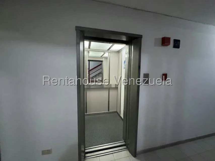 Apartamento (1 Nivel) en Alquiler en Prados del Este, Distrito Metropolitano - 6