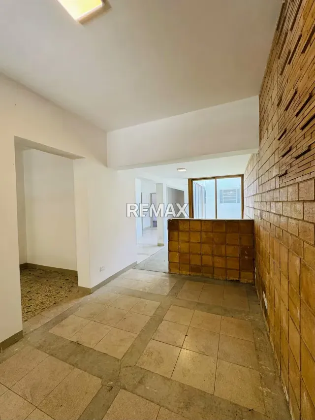 En venta casa comercial a remodelar en la urb.la viña - 4
