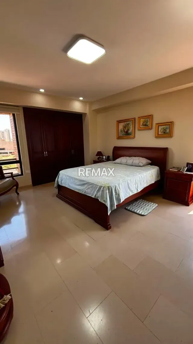 VENDO APARTAMENTO EN RESIDENCIAS CERRO ALEMAN - 2