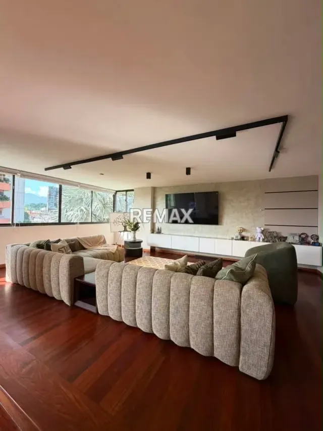 Venta de Exclusivo Apartamento en Resd. La Florida Mañongo con Planta 100% y Pozo - 16