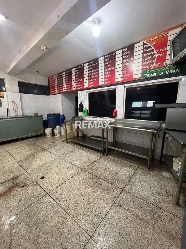 LOCAL COMERCAIL CON EQUIPAMIENTO PARA CARNICERIA - 4