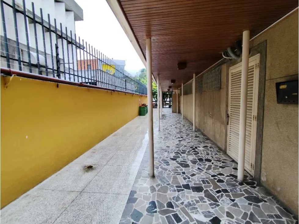 Se vende Oficina Comercial 517m2 La Trinidad 0620 - 31