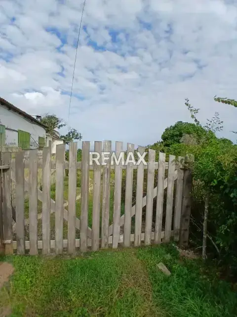 Terreno en venta en Playa el Agua, Isla de Margarita: con bienhechurías para potenciar y vista al mar