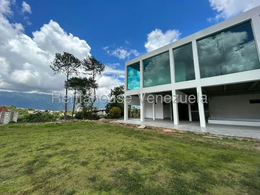 Casa (Multipes Niveles) en Venta en Cerro Verde, Distrito Metropolitano - 3