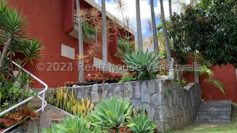Casa (Duplex) en Venta en Cumbres de Curumo, Distrito Metropolitano