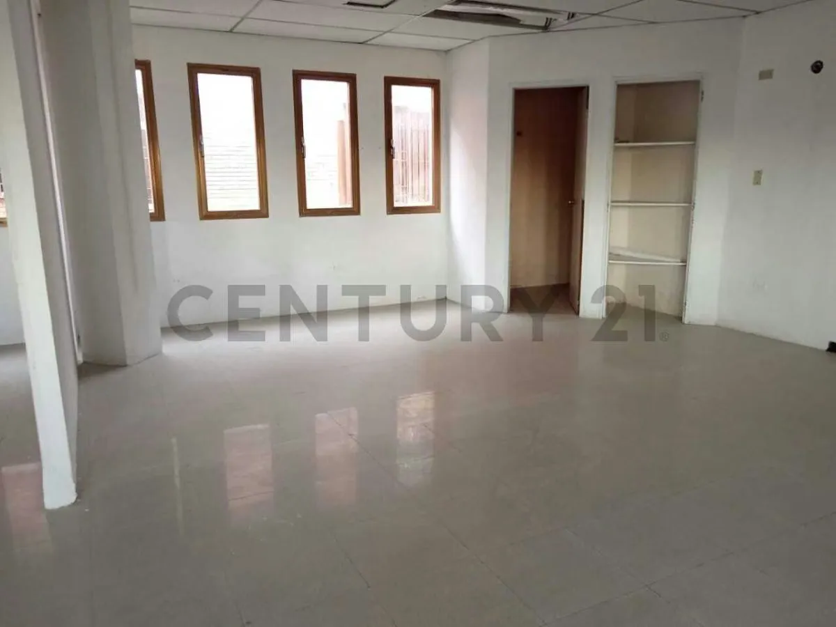 Amplio Local Comercial en la Avenida Santa Rosa Cumana - 12