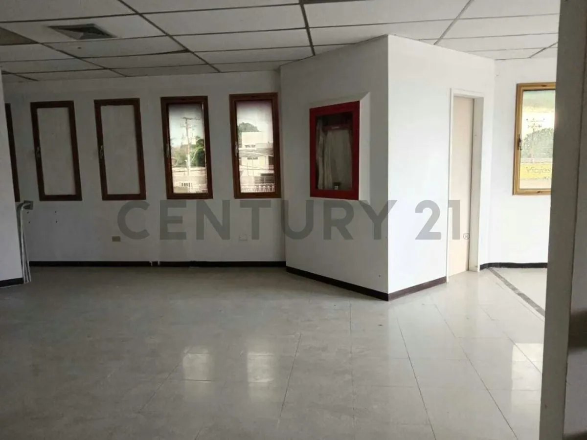 Amplio Local Comercial en la Avenida Santa Rosa Cumana - 20