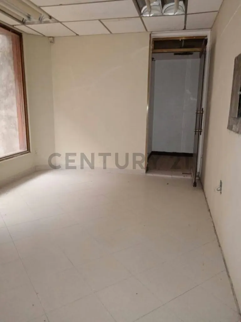 Amplio Local Comercial en la Avenida Santa Rosa Cumana - 25
