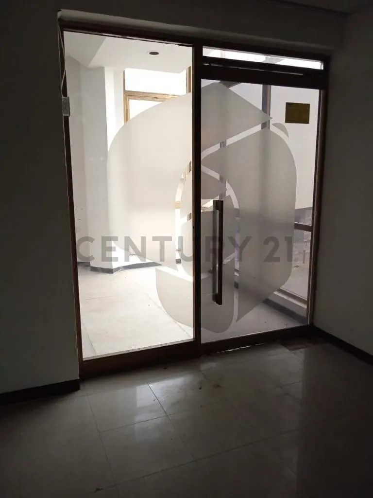 Amplio Local Comercial en la Avenida Santa Rosa Cumana - 9
