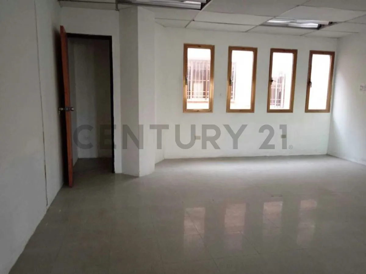 Amplio Local Comercial en la Avenida Santa Rosa Cumana - 10