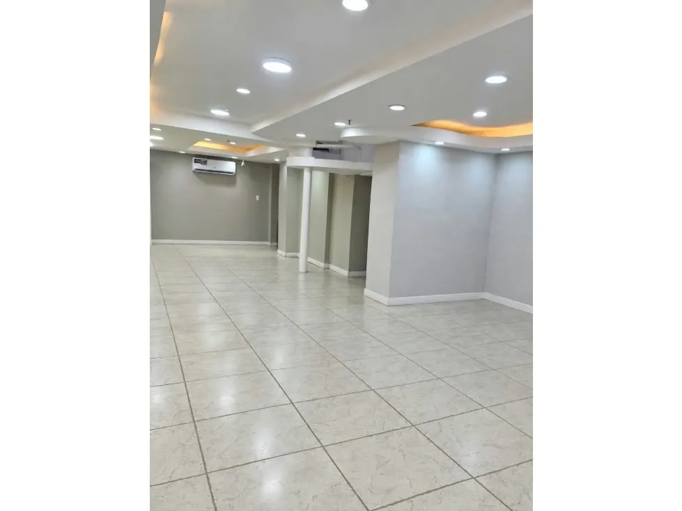 Alquilo local remodelado 40+45m2 Galerias Prados del Este 8561