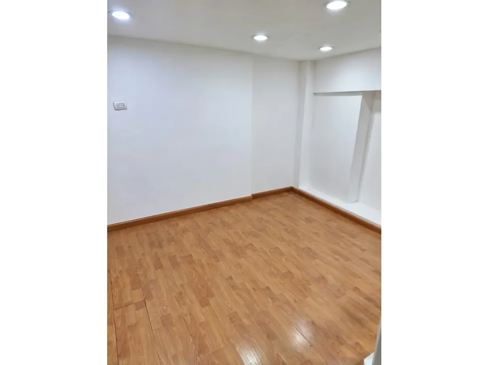 Alquilo local remodelado 40+45m2 Galerias Prados del Este 8561 - 4