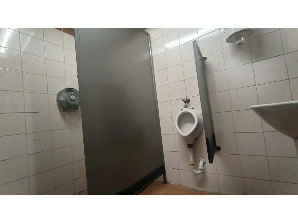 Vendo/alquilo local comercial 289m2 La Urbina 3228 - 15