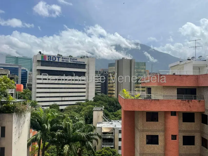 Apartamento (1 Nivel) en Alquiler en El Rosal, Distrito Metropolitano - 12