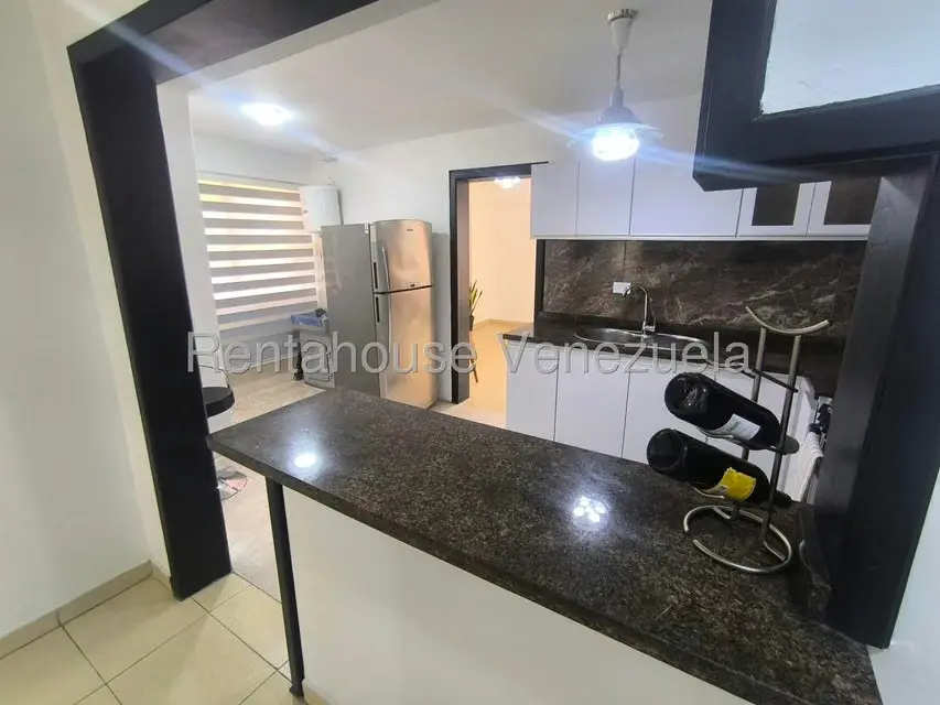Apartamento (1 Nivel) en Venta en Avenida Bolivar Norte, Carabobo - 24