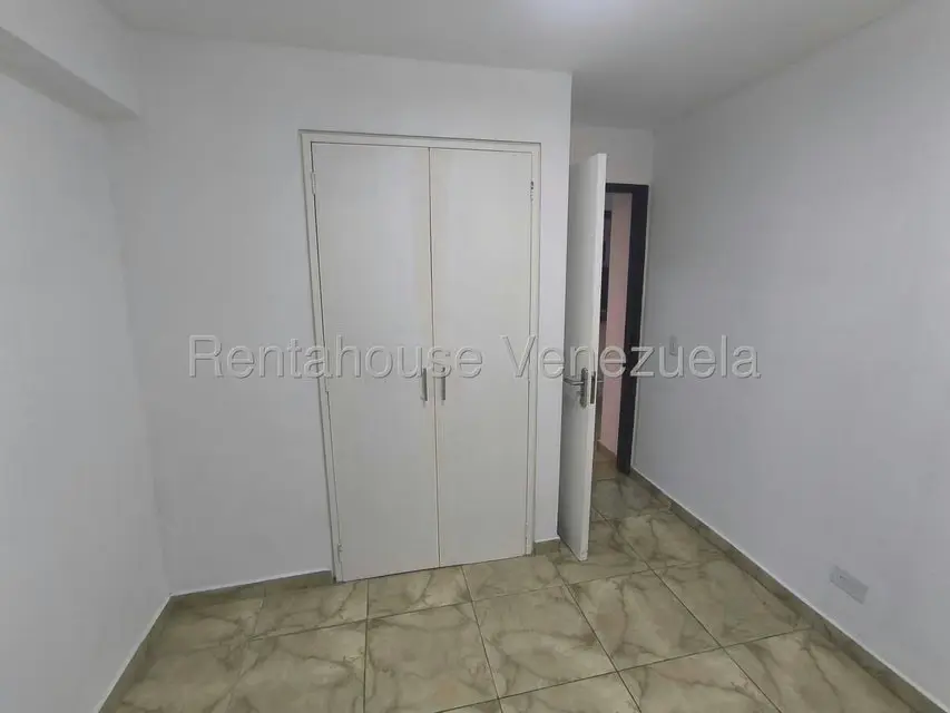 Apartamento (1 Nivel) en Venta en Avenida Bolivar Norte, Carabobo - 28