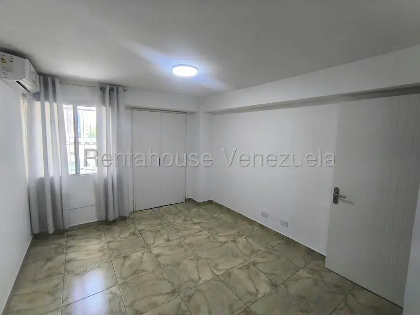 Apartamento (1 Nivel) en Venta en Avenida Bolivar Norte, Carabobo - 34