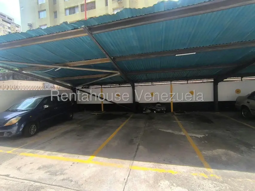Apartamento (1 Nivel) en Venta en Avenida Bolivar Norte, Carabobo - 38