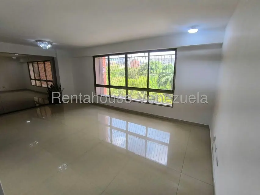 Apartamento (1 Nivel) en Venta en Avenida Bolivar Norte, Carabobo - 4