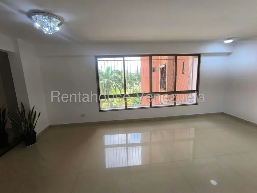 Apartamento (1 Nivel) en Venta en Avenida Bolivar Norte, Carabobo - 8