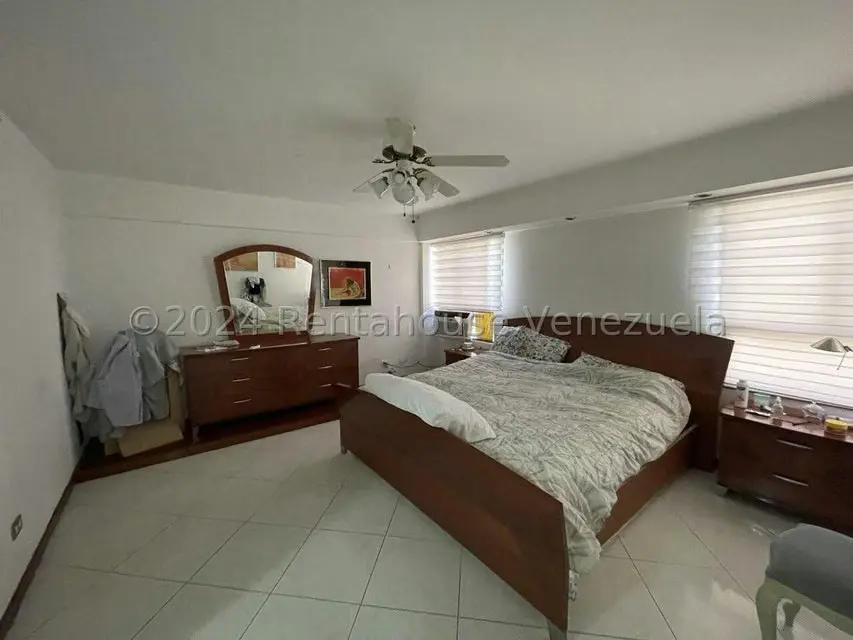 Apartamento (Duplex) en Venta en Colinas de Bello Monte, Distrito Metropolitano - 16