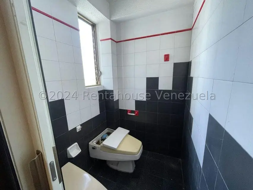 Apartamento (Duplex) en Venta en Colinas de Bello Monte, Distrito Metropolitano - 26