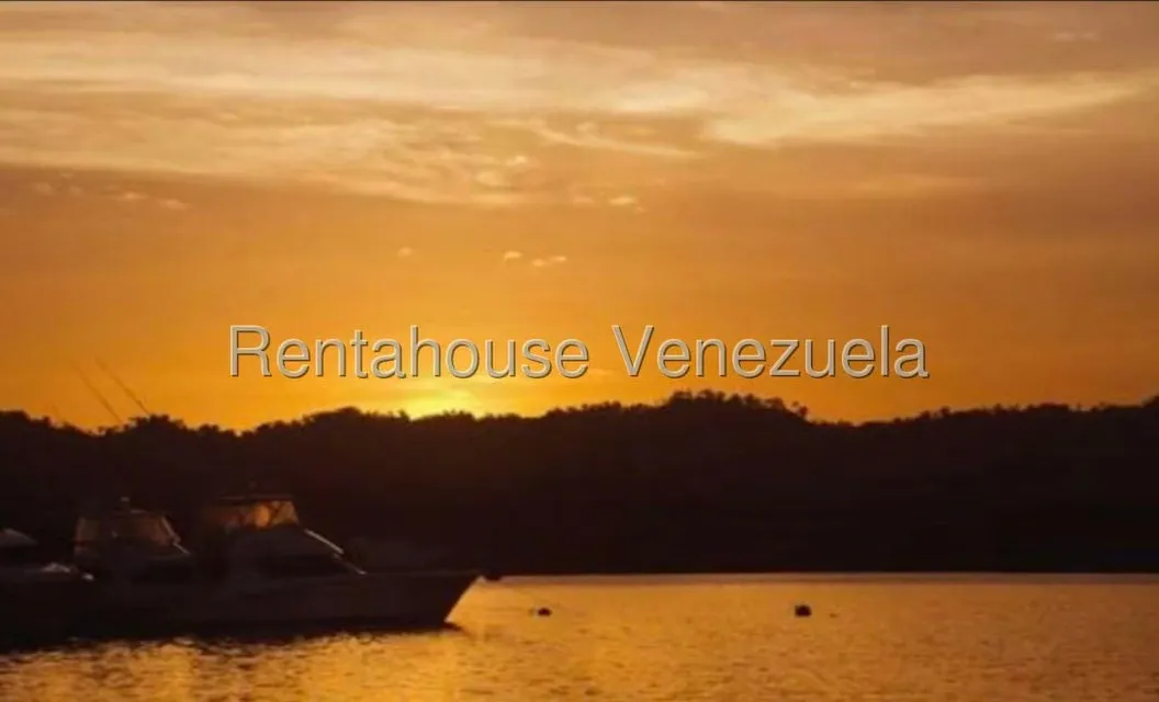 Casa (Casas de Playa) en Venta en Puerto Encantado, Miranda - 35