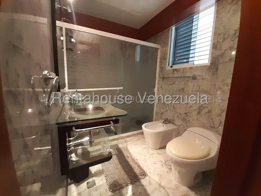 Apartamento (1 Nivel) en Alquiler en Colinas de La California, Distrito Metropolitano - 12