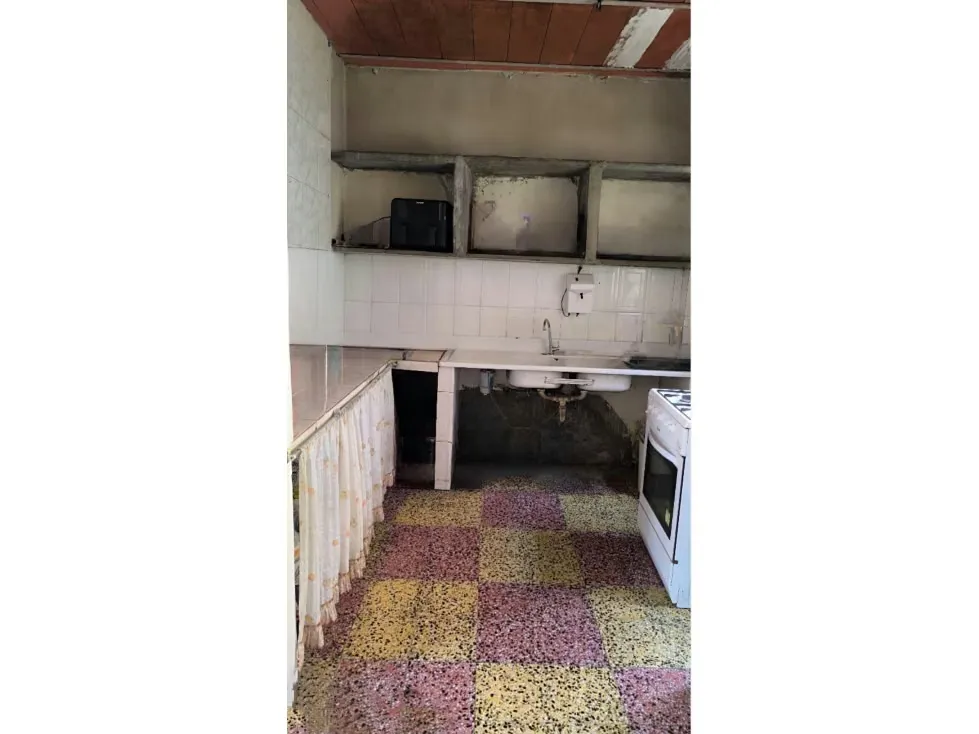 CASA COMERCIAL EN VENTA PARROQUIA ALTAGRACIA ESQ DR. GONZALEZ Y AURORA - 4