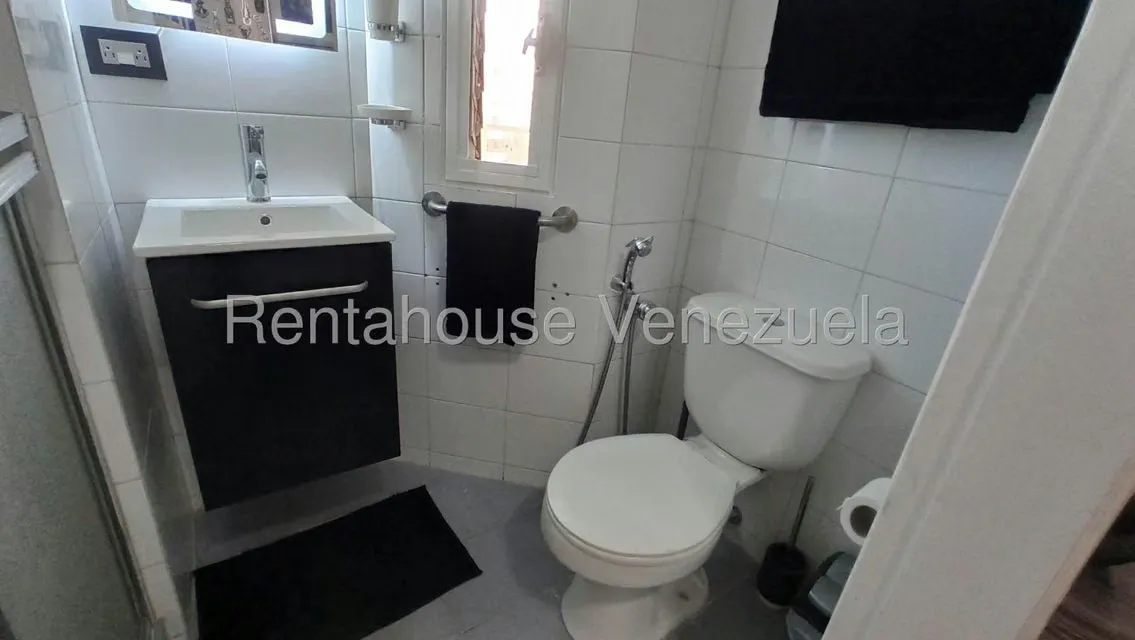 Apartamento (1 Nivel) en Alquiler en Campo Alegre, Distrito Metropolitano - 28