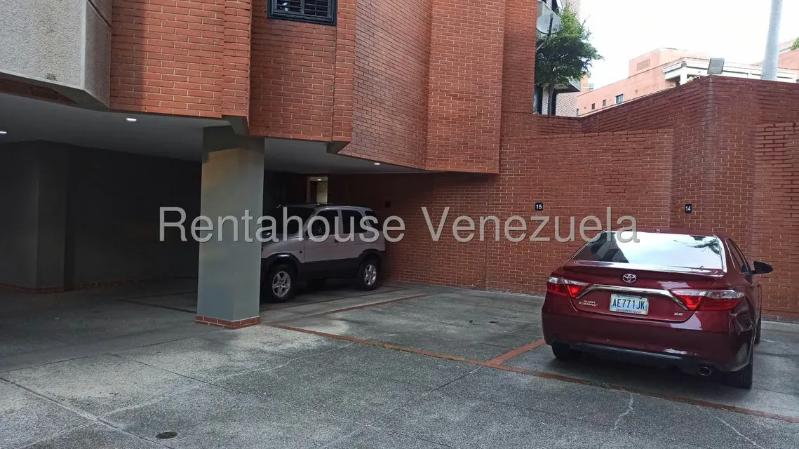 Apartamento (1 Nivel) en Alquiler en Campo Alegre, Distrito Metropolitano - 31