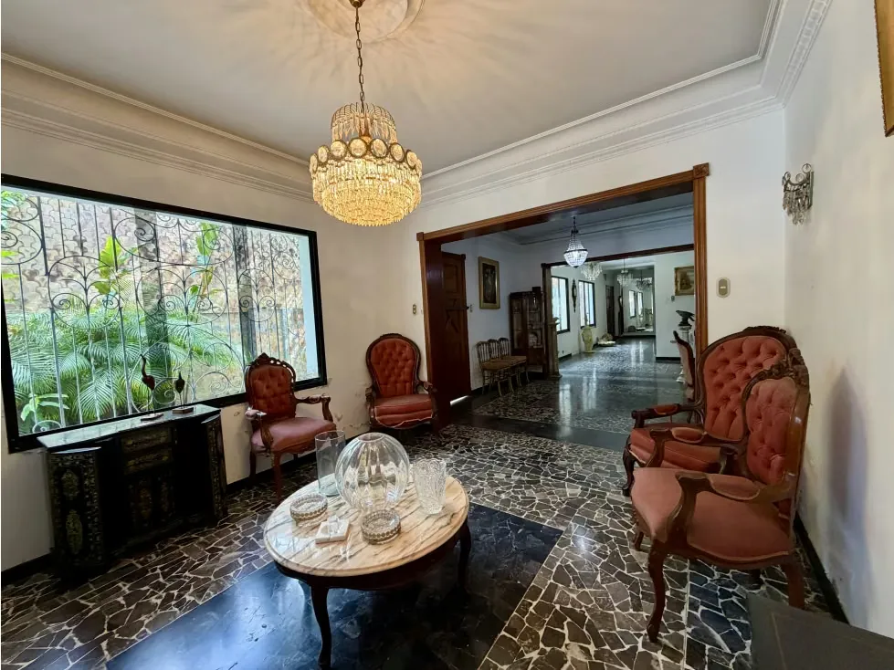 Se Alquila casa/674M2/6h+s/3b+s/8p/La Floresta/4055 - 4